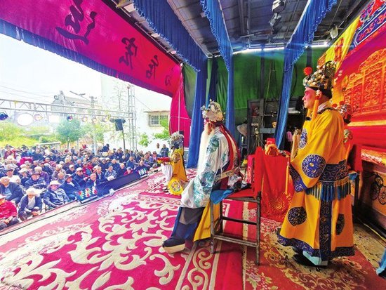 周口传统古会集市热闹非凡 三月三唱大戏，麦田乡音醉戏迷