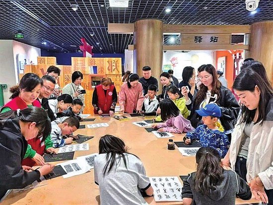 “五一”假期河南消费市场持续升温 零售和餐饮销售额15.2亿元