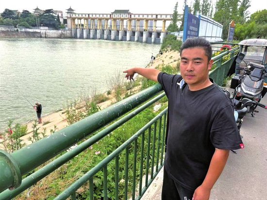 周口“钓鱼佬”接力施救落水男童 这一趟没有“空军”