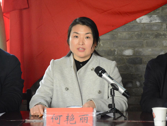 何艳丽为大家介绍了九三学社的基本情况,重点介绍了"一组织一品牌"的