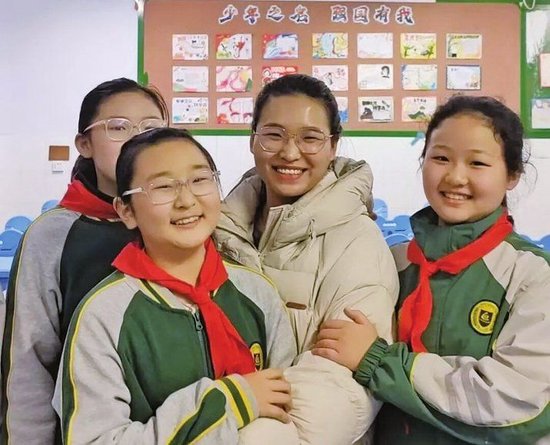 郑州女教师请拾荒老人吃面刷屏网络