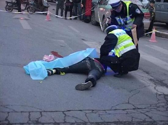 郑州女生赶考途中遭环卫车碾压 当场身亡(图)