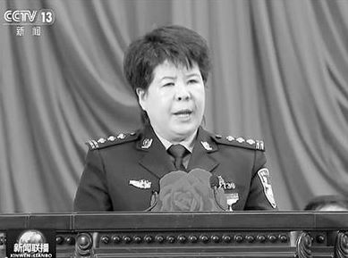 郑州公安英模京城受表彰警界女杰刘成晓在大会上发言