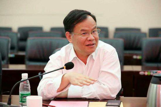 耶鲁大学校董张磊一行到黄河科技学院参观交流