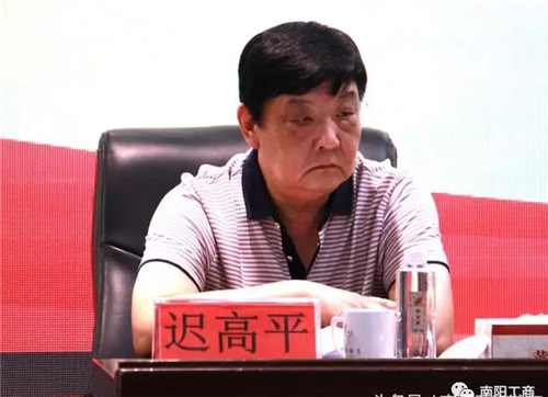 18日淅川县烟草市场综合治理联合行动在县城城区启动,迟高平局长亲临