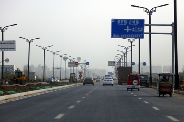 洛阳新伊大街古城快速路至新街跨洛河大桥段试通车
