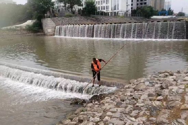 郑州滨河公园清淤完毕 恢复供水（组图）