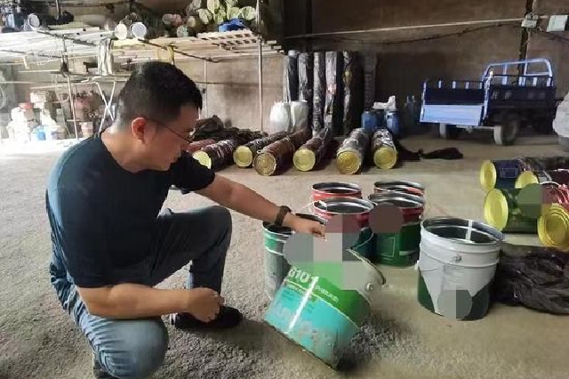 郑州经开警方食药环大队成功起获一批假冒乳胶漆包材