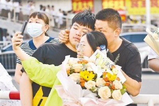 高考落幕 前路漫漫亦灿灿 愿你以更好姿态奔赴下一场山海