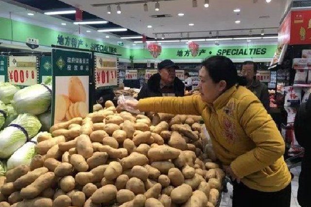 春节将至 河南蔬菜水果价格稳中略涨