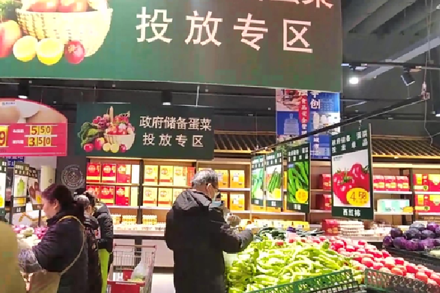 郑州雪后第一天，应急蔬菜投放受欢迎