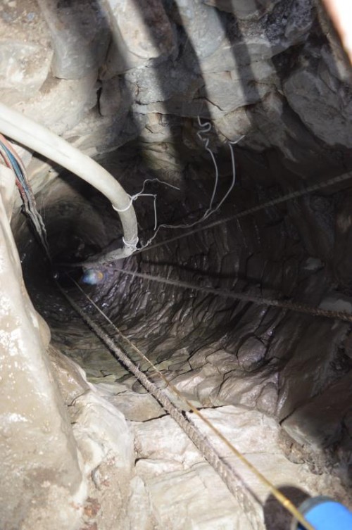 焦作一村民淘井被困消防官兵紧急救援