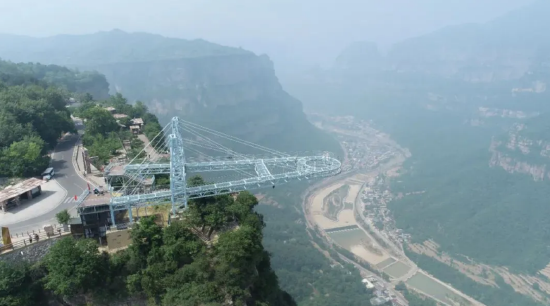 太行大峡谷玻璃桥太行大峡谷玻璃桥,位于太行天路景点,桥面长280米,宽