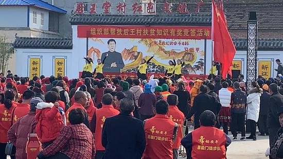 近日,县委组织部驻安平镇后王堂村扶贫工作队开展扶贫知识有奖竞答