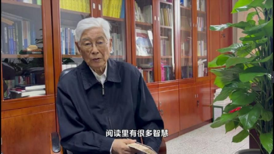 著名教育学家、北京师范大学终身教授顾明远先生对河南省青少年学生读书行动视频寄语
