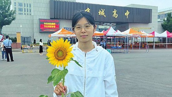直击河南高考首日最温暖动人的风景线