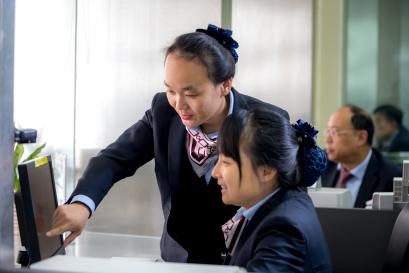 指导新员工办理业务