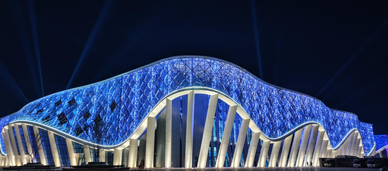 新乡平原体育中心夜景图