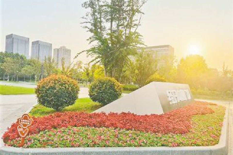 15萬盆時(shí)令鮮花迎“雙節(jié)”