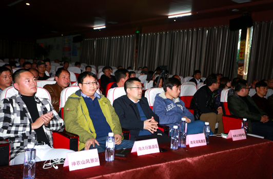 “旅游锦鲤”2019凤凰旅游卡惊艳发布