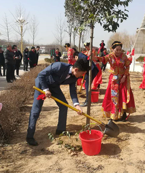 当天,商丘市委常委,宣传部长王全周,柘城县委书记梁辉分别致辞,对新人