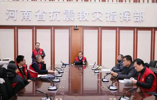 据濮阳市地震现场工作队的报告,范县濮城镇,杨集乡,辛庄乡个别人有