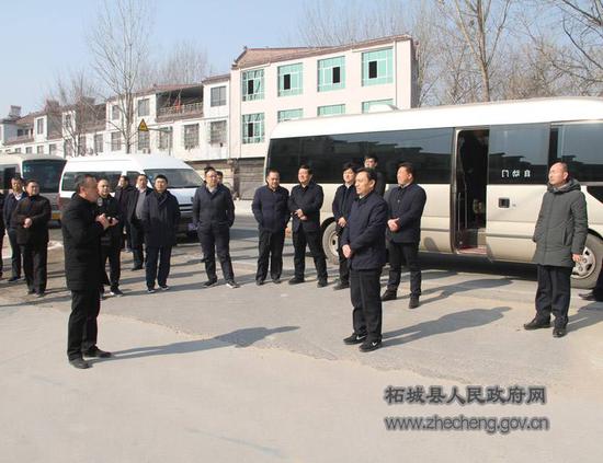 县委书记梁辉,县长路标分别带领县四大班子领导及各乡镇党委书记和县