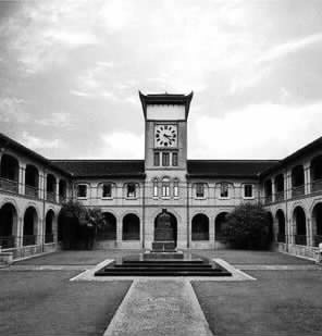 中国近代第一所新型大学——上海圣约翰大学(现址为华东政法大学),是