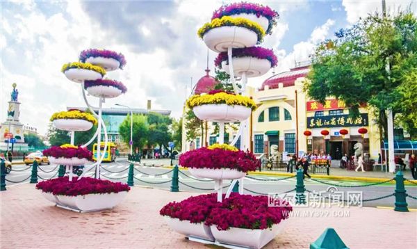 城市添“彩妆” 美观又洋气|百组花塔花架扮靓城市客厅