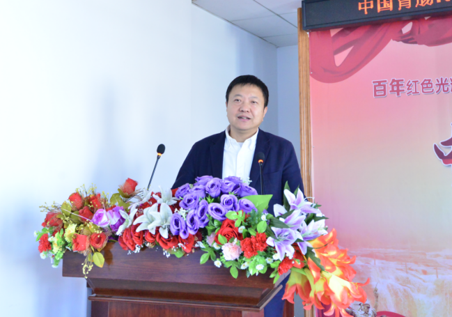 哈医大二院副院长刘明为当地医生带来题为《还营养为一线治疗》的讲座