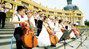 乐声悠扬 45把提琴惊艳音乐长廊