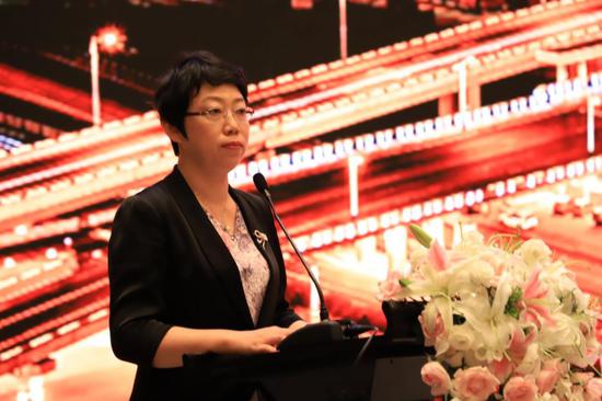 哈尔滨文化广电和旅游局局长闫红蕾现场发言 摄影 吕岩