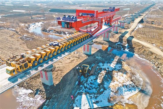 在哈伊高铁安邦河特大桥施工作业点,中国铁建大桥工程局集团有限公司