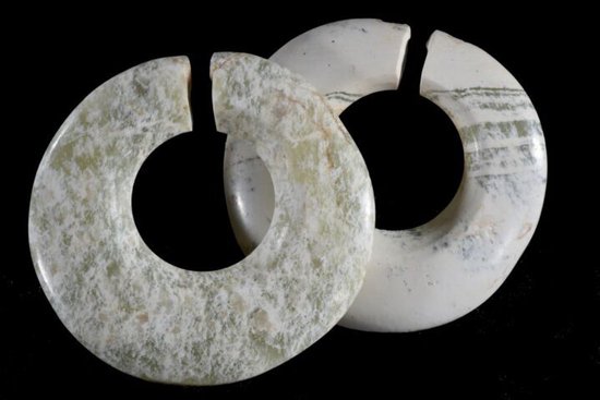 小南山遗址出土的玉器.