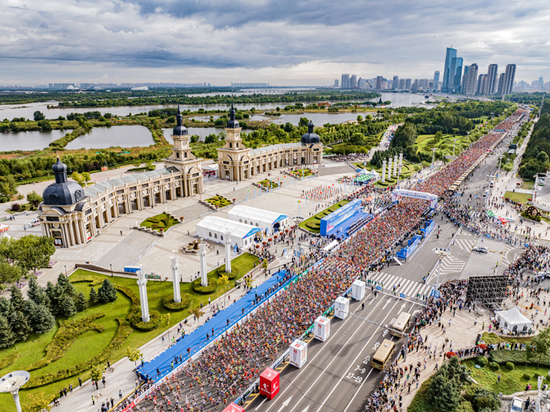 多名选手打破赛会纪录哈尔滨银行2023哈尔滨马拉松圆满落幕