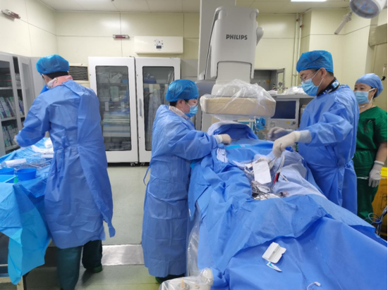 哈市二院多学科联合救治为高度房室传导阻滞患者成功植入永久起搏器