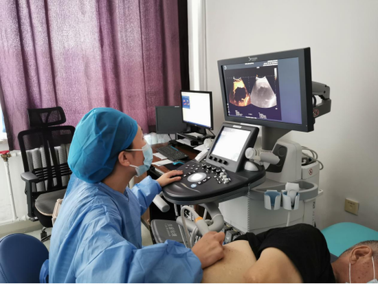 许祥丽副院长为患者行术前超声造影,进一步明确病变性质