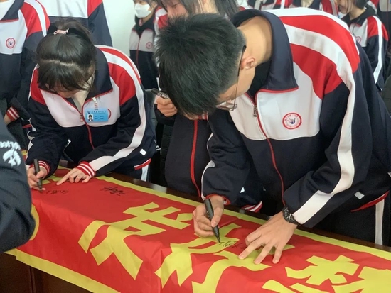 双鸭山市禁毒宣讲团深入集贤县第一中学开展禁毒知识宣讲活动