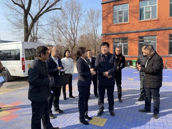 关怀如春风调研促发展香坊区区委常委常务副区长张磊深入香电幼儿园