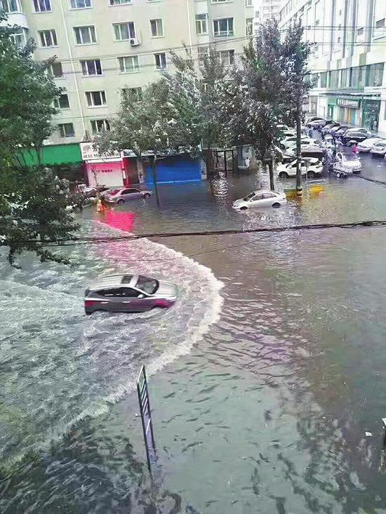 黑龙江省哈尔滨市气象台先后发布暴雨红色预警