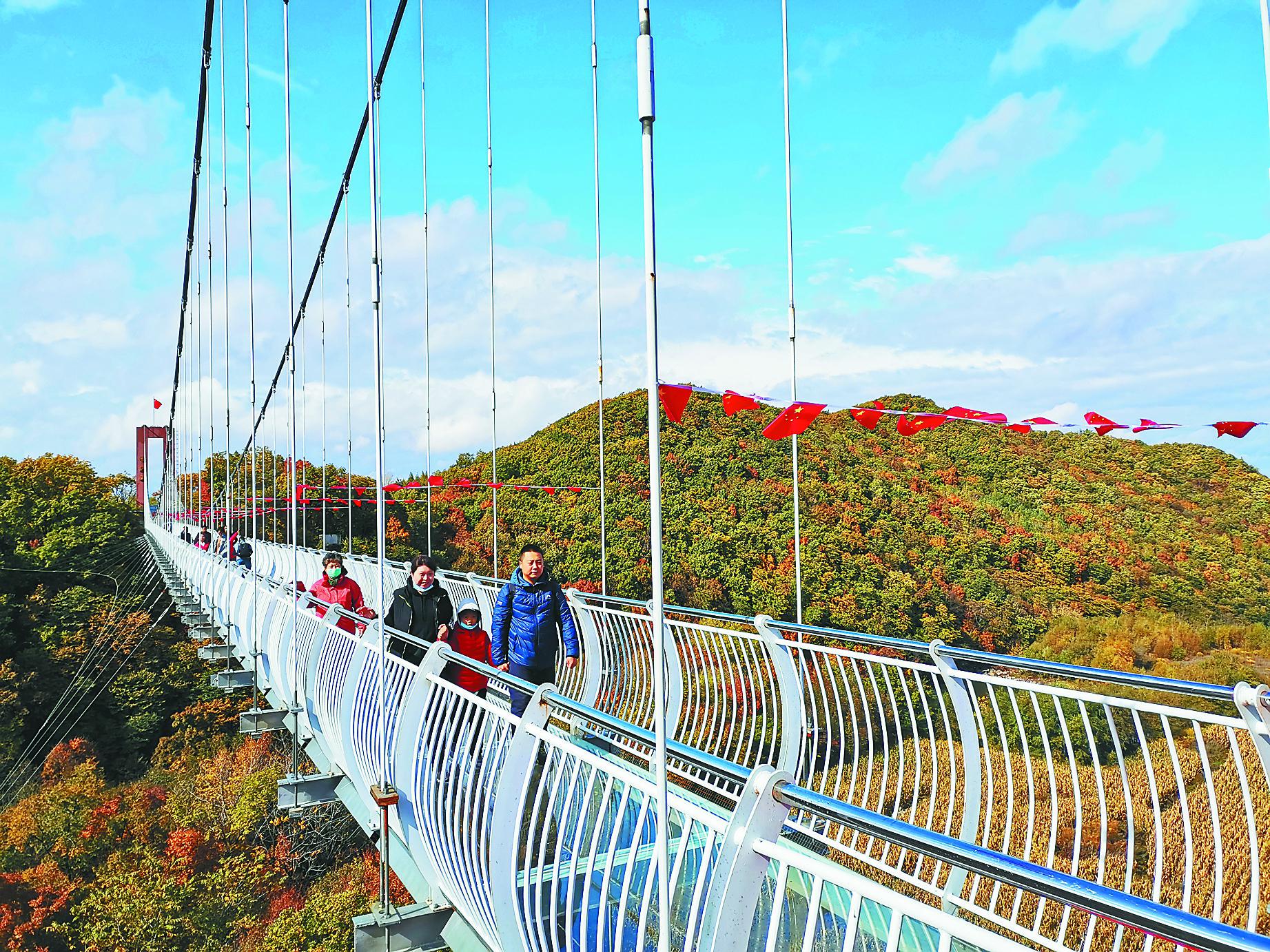 登山郊游赏演出 哈尔滨"双节"文旅消费热度高