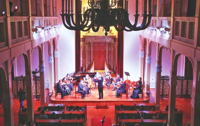 3日,爱乐室内乐团专场演出在哈尔滨老会堂音乐厅上演.