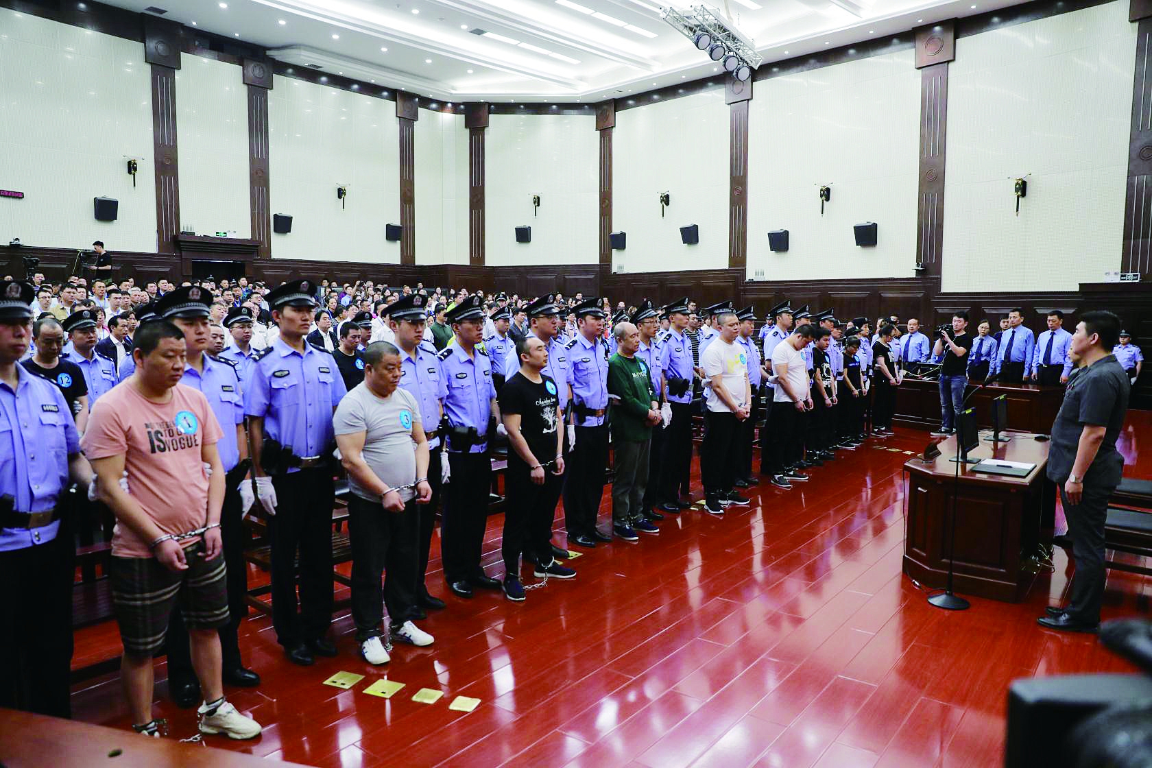 哈尔滨市公开宣判5起涉黑涉恶案40人获刑