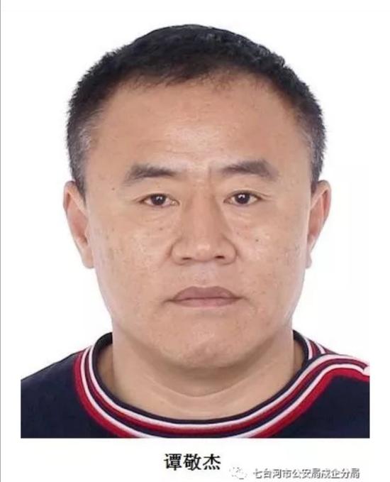 近日,黑龙江省七台河市公安局戍企分局成功打掉了以谭敬杰为首的涉黑