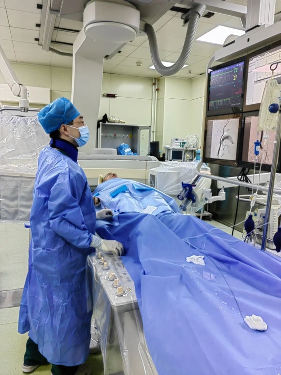 打破常规寻找突破哈尔滨市第二医院成功开展首例经桡动脉全脑血管造影