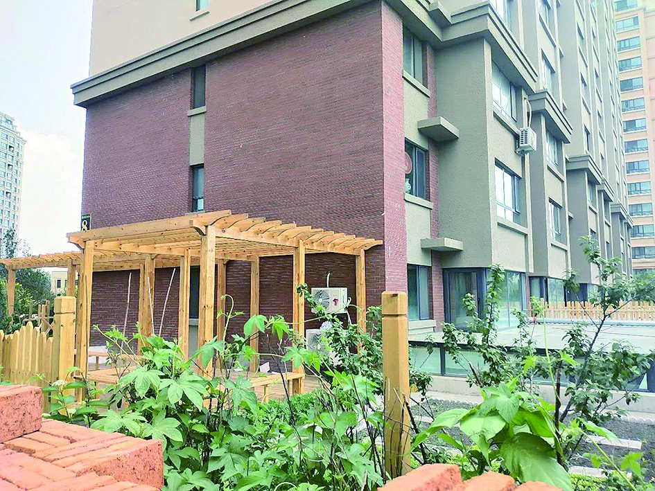 哈市温哥华森林小区顶层接玻璃房公共绿地变私家花园