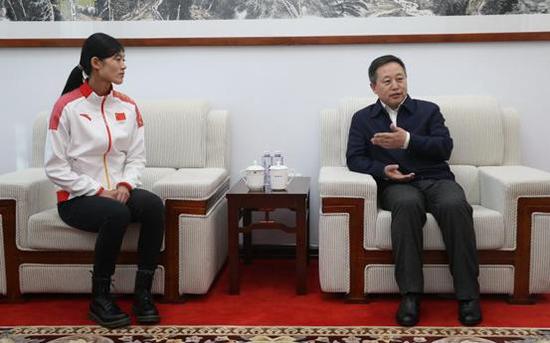 鹤岗市委书记张恩亮接见冬奥会亚军刘佳宇鹤岗市委市政府奖励30万元