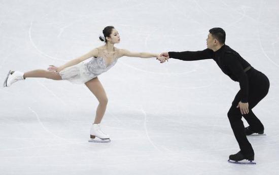 9日,张昊与于小雨在比赛中