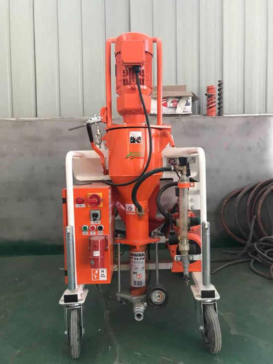 火车头自动粉墙机最简单的操作最温馨的生活