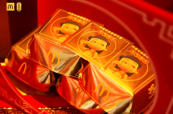 此外,据介绍,本次麦当劳2021年春节限定新品,特别采用了"金"喜连绵,妙